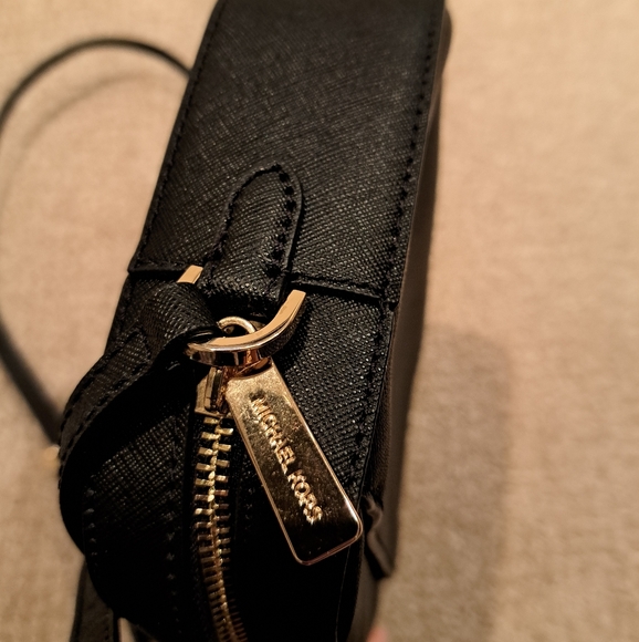 Michael Kors Crossbody Bag - Picture 7 of 9